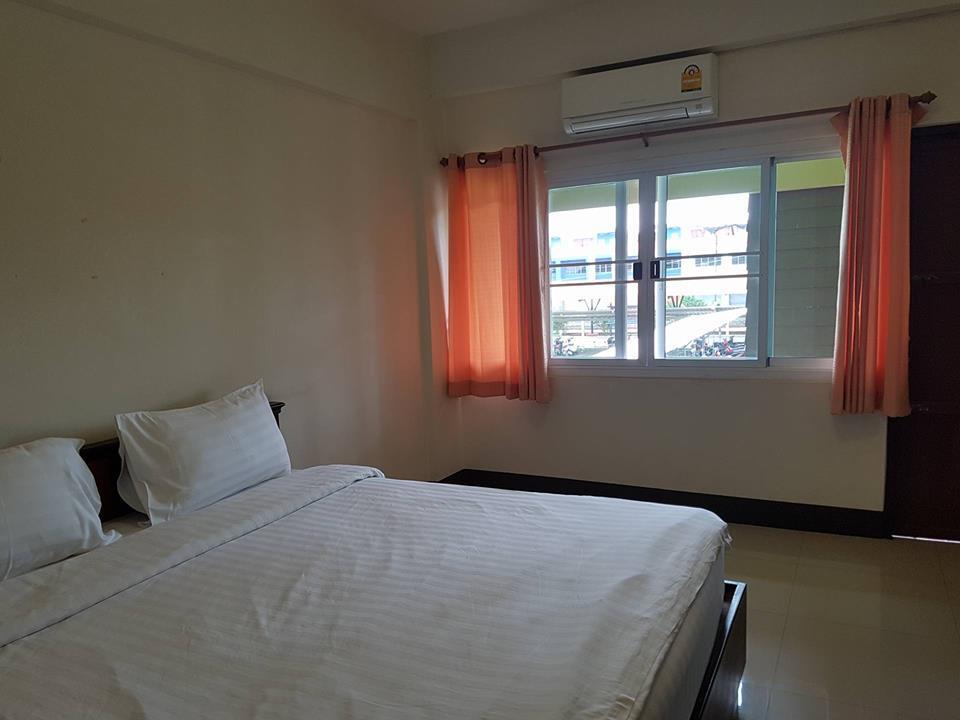 Jaroensin Place Buriram Exterior foto