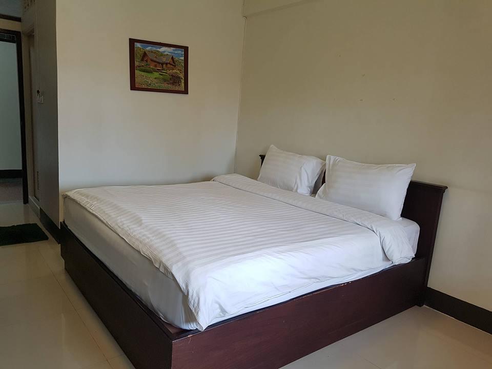 Jaroensin Place Buriram Exterior foto